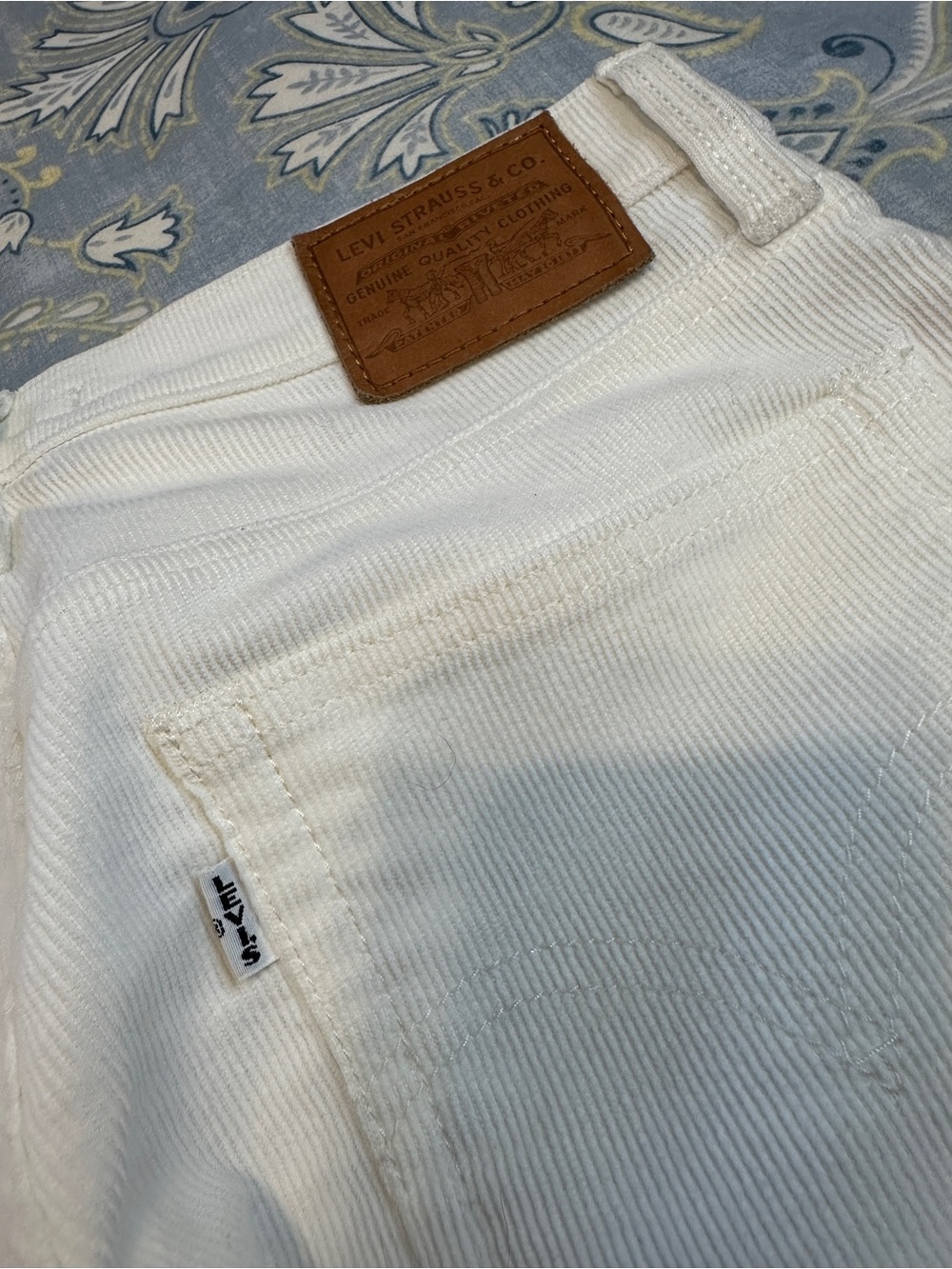 Levi's White Straight-Leg Jeans with Brown Leather Patch, 27